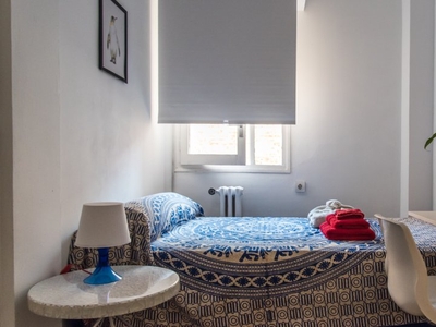 Habitación con baño en apartamento de 4 dormitorios en Eixample, Valencia