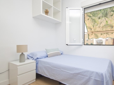 Habitación decorada en un apartamento de 4 dormitorios en Carabanchel, Madrid