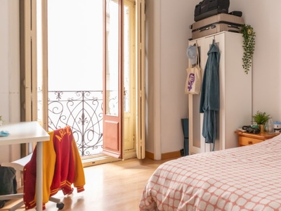 Habitación descarada para alquilar en apartamento de 7 dormitorios en Centro, Madrid