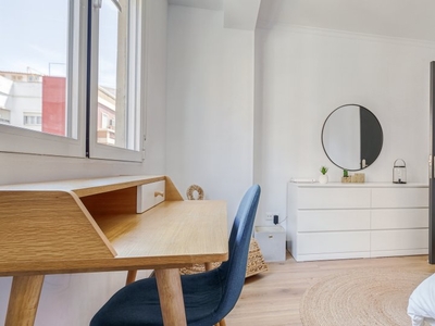 Habitación elegante en apartamento de 4 dormitorios en Poblats Marítims