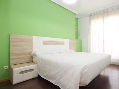 Habitación elegante en un apartamento de 5 dormitorios en Delicias, Madrid