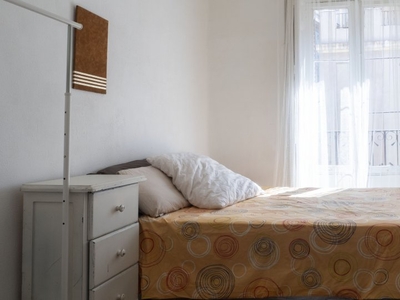 Habitación en alquiler en un apartamento de 3 dormitorios en Centro, Madrid