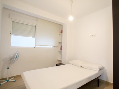 Habitación en apartamento de 4 dormitorios en Camins al Grau, Valencia