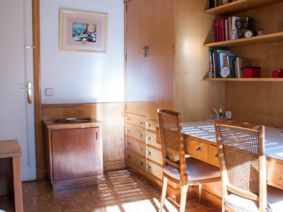 Habitación en el apartamento de 4 dormitorios en L’Esquerra de l’Eixample