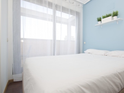Habitación equipada en apartamento de 5 dormitorios en Delicias, Madrid