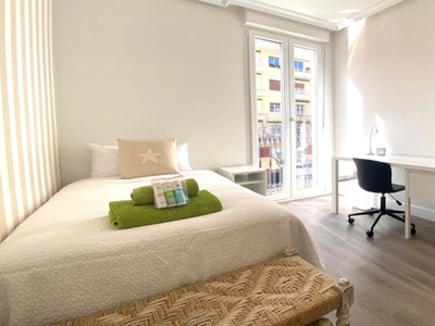 Habitación equipada en apartamento de 6 dormitorios en Argüelles, Madrid