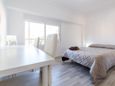 Habitación exterior en apartamento en Poblats Marítims, Valencia
