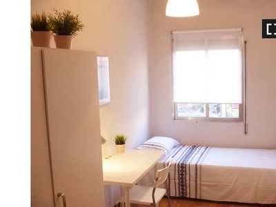 Habitación interior en apartamento de 3 dormitorios en Opañel, Madrid