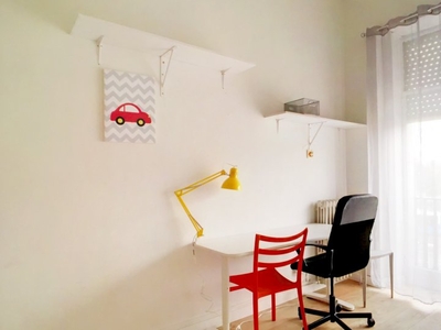Habitación luminosa en alquiler en apartamento de 5 dormitorios en Moncloa