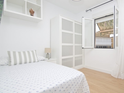 Habitación luminosa en apartamento de 4 dormitorios en Carabanchel, Madrid