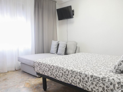 Habitación luminosa en apartamento de 4 dormitorios en Extramurs, Valencia