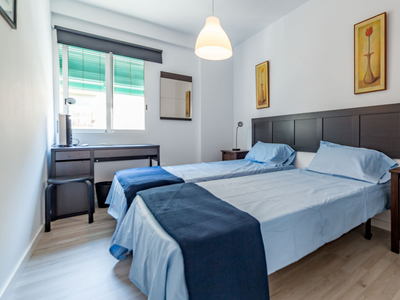 Habitación luminosa en apartamento en Poblats Marítims, Valencia