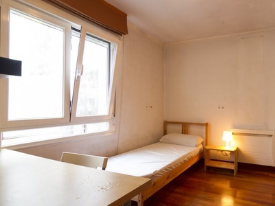 Habitación para alquilar en un apartamento de 4 dormitorios en la tranquila Rekalde
