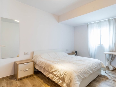 Habitación soleada, apartamento de 3 dormitorios en Camins al Grau, Valencia