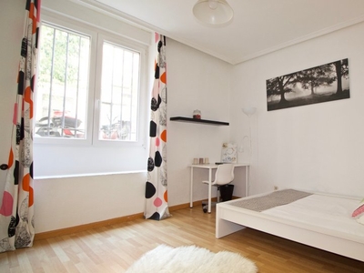 ¡Habitaciones en alquiler en un apartamento de 5 habitaciones en Madrid!