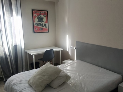 Habitaciones en piso de 5 dormitorios en Valencia