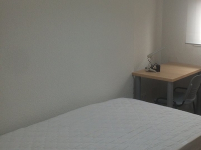 Relajante habitación en apartamento de 4 dormitorios en Getafe, Madrid