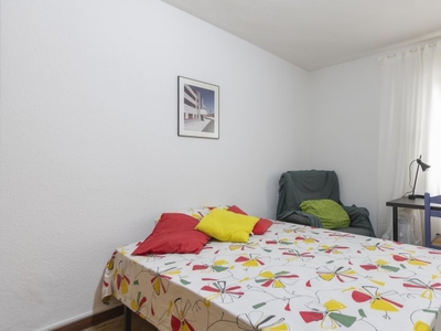 Se alquila habitación, apartamento de 4 dormitorios, Moratalaz, Madrid.