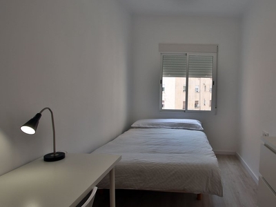 Se alquila habitación cómoda, apartamento de 3 dormitorios, Algirós, Valencia