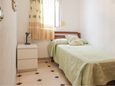 Se alquila habitación en apartamento de 2 dormitorios en El Pilar, Madrid