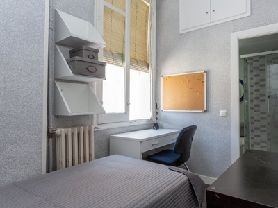 Se alquila habitación en apartamento de 7 dormitorios en Retiro, Madrid