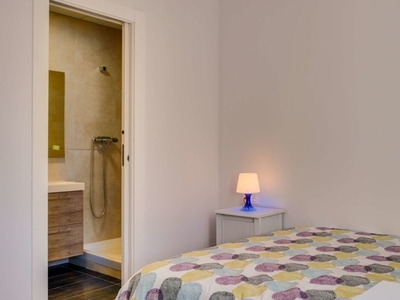 Se alquila habitación en casa de 4 dormitorios en Zaragoza