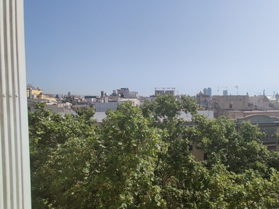 Se alquila habitación en el apartamento de 7 dormitorios en Barri Gòtic.