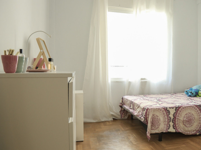 Se alquila habitación en piso compartido en Ríos Rosas, Madrid