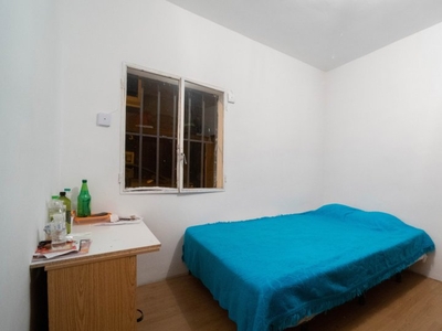 Se alquila habitación en piso de 2 dormitorios en Alcalá de Henares