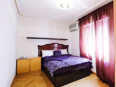 Se alquila habitación en piso de 4 dormitorios en Villaverde Bajo