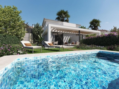 Chalet pareado con jardín, aparcamiento y posibilidad de piscina privada