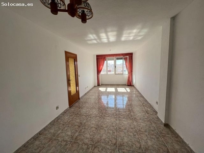 Apartamento de 3 dormitorios recién reformado en Dolores (Alicante) con amplio salón comedor,