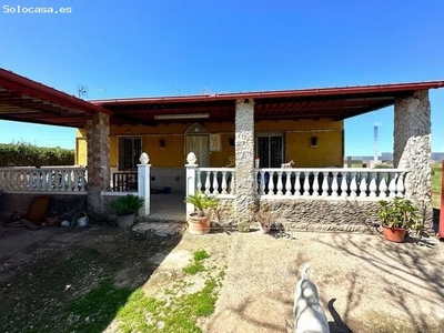 ZONA AEROPUERTO- Parcela de terreno de 1.600 m con casita de 90m.