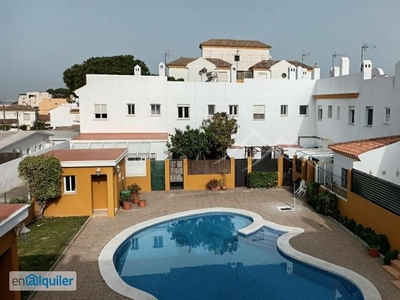 Alquiler de Chalet 3 dormitorios, 2 baños, 0 garajes, Buen estado, en El Puerto de Santa María, Cádiz