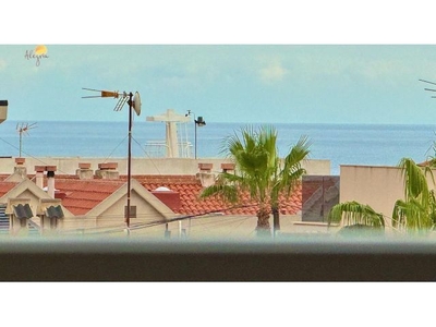 Apartamento con enorme terraza y vistas frontales al mar + Garaje incluido (350 mts playa)