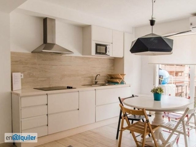 Elegante apartamento de 2 dormitorios en alquiler en Algirós