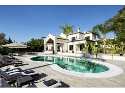 Elegante villa con una ubicación inmejorable y panoramicas vistas en Nueva Andalucia