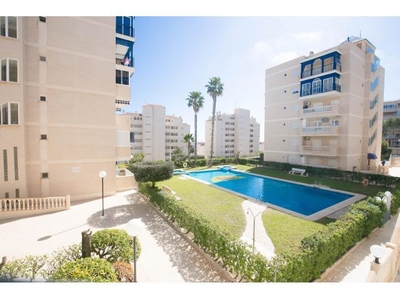 Encantador Apartamento con Terraza y Vistas a Piscina Comunitaria