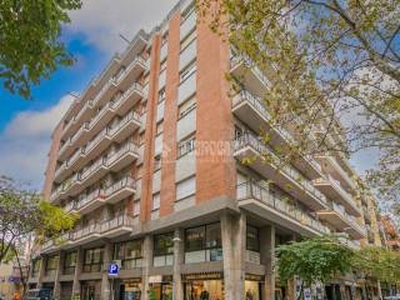 Piso de cuatro habitaciones 107 m², Sant Andreu, Barcelona