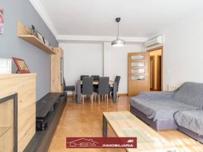 Piso de tres habitaciones 105 m², Serra