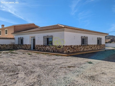 Villa en Venta en Albox, Almería