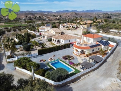 Villa en Venta en Cantoria, Almería