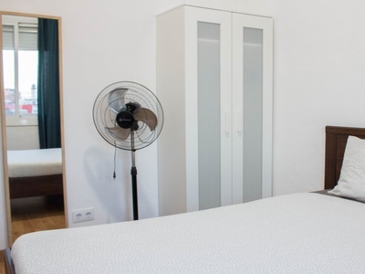Acogedora habitación en alquiler en apartamento de 3 dormitorios en El Raval.