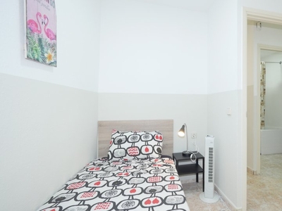 Alquilo habitación en apartamento de 3 dormitorios en El Born, Barcelona