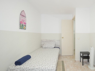 Alquilo habitación en apartamento de 3 dormitorios en El Born, Barcelona