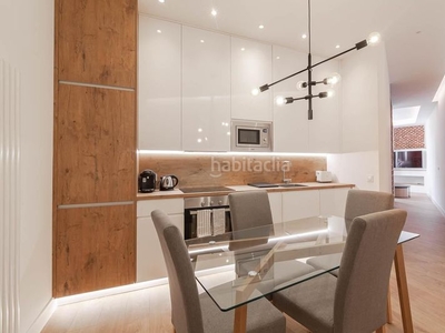 Apartamento amueblado con ascensor, calefacción y aire acondicionado en Madrid