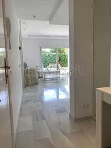 Apartamento con 2 habitaciones con ascensor, piscina, calefacción, aire acondicionado y jardín en Marbella