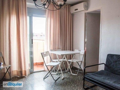 Apartamento de 4 dormitorios en alquiler en Poblats Marítims, Valencia.