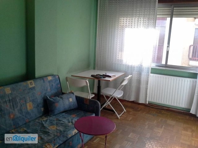 Apartamento en alquiler situado en la Calle Isidro Segovia.