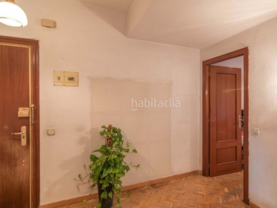 Apartamento en baeza apartamento con 2 habitaciones con ascensor en Madrid
